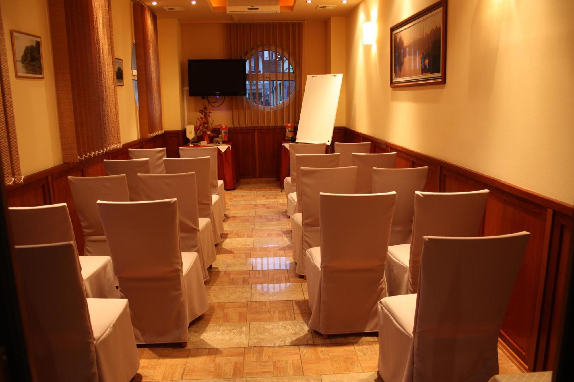 סגד Dom Hotel מראה חיצוני תמונה