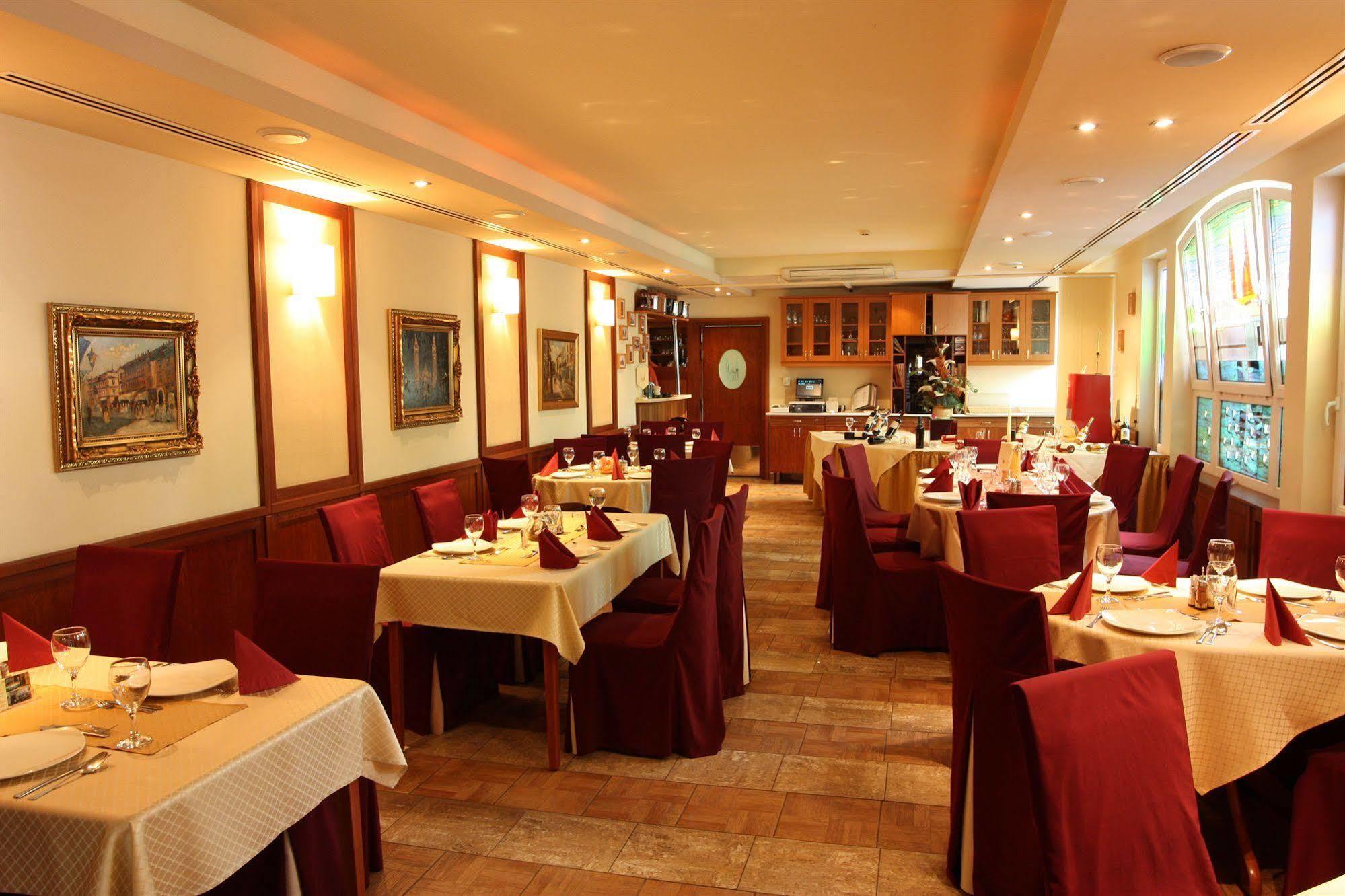 סגד Dom Hotel מראה חיצוני תמונה