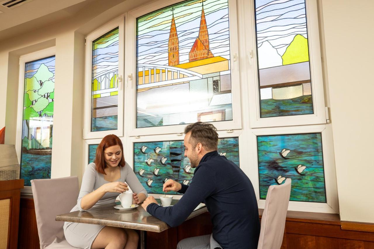סגד Dom Hotel מראה חיצוני תמונה